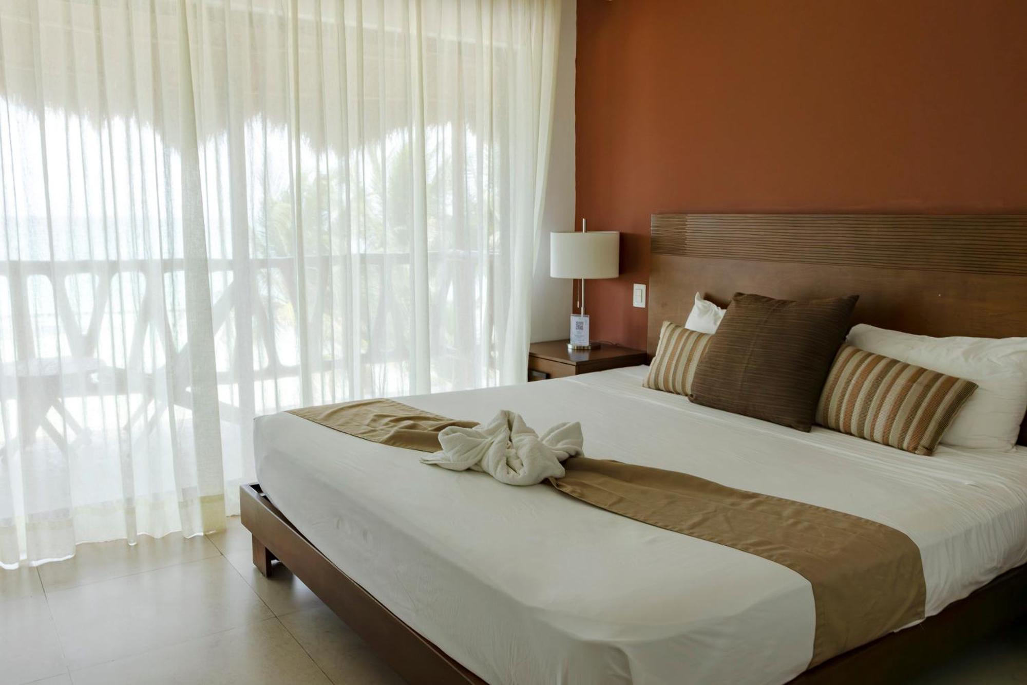 กุกซ์ กินโต โซเล บูติคโฮเต็ล Hotel มาอาอวล ภายนอก รูปภาพ